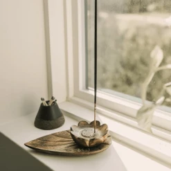 Kairavini Lotus Incense Holder -home decoration 170651 6333124e b85a 4c53 bd36 a8e0960f43c9 750x PhotoRoom