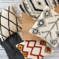 Jariti Shag Pillow -home decoration BESGroup styleshot 201