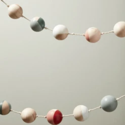 Misa Multicolor Wood Garland